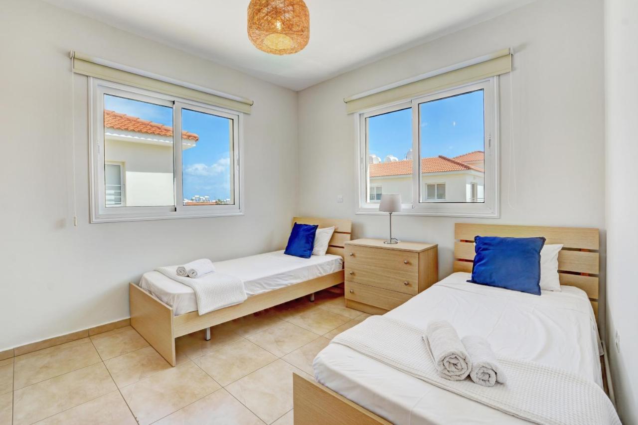 ♥ Sunny&Cozy Family Apartment ★ Walk To The Beach☼ Паралимни Екстериор снимка