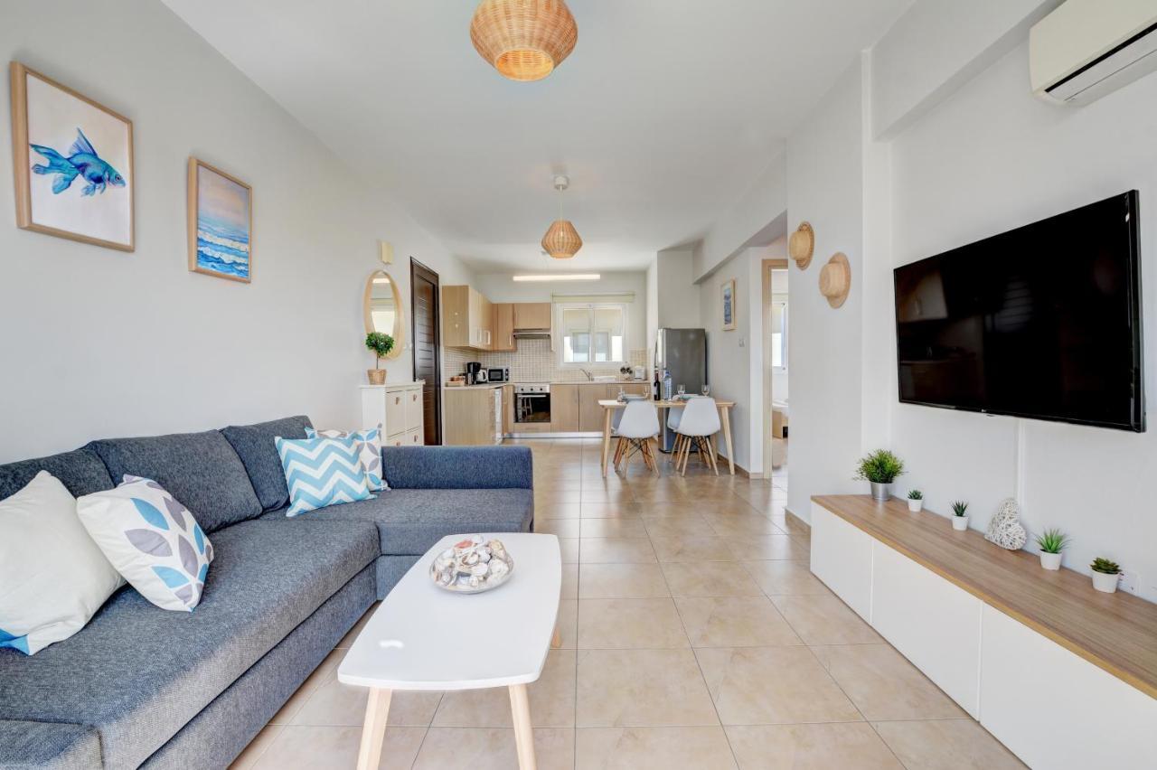 ♥ Sunny&Cozy Family Apartment ★ Walk To The Beach☼ Паралимни Екстериор снимка