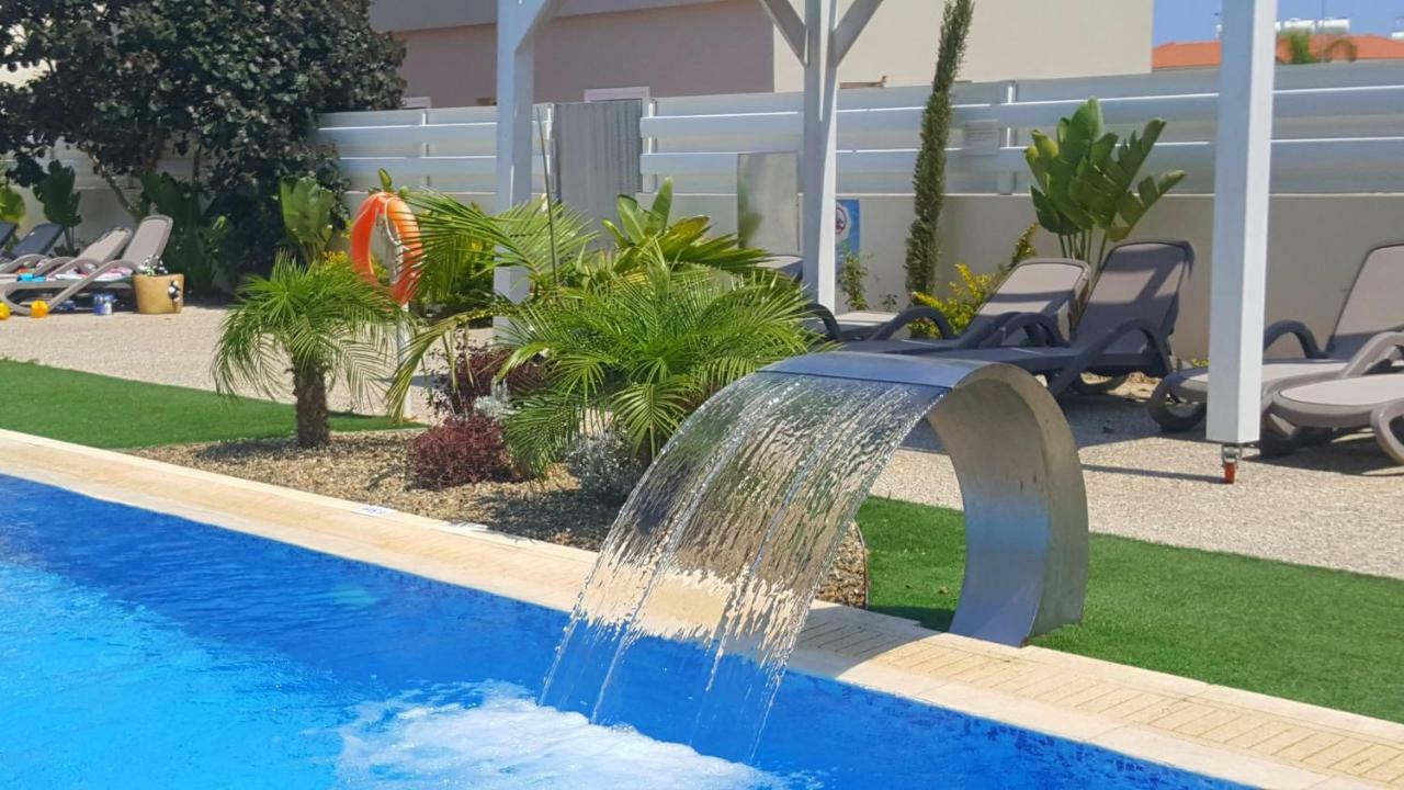 ♥ Sunny&Cozy Family Apartment ★ Walk To The Beach☼ Паралимни Екстериор снимка